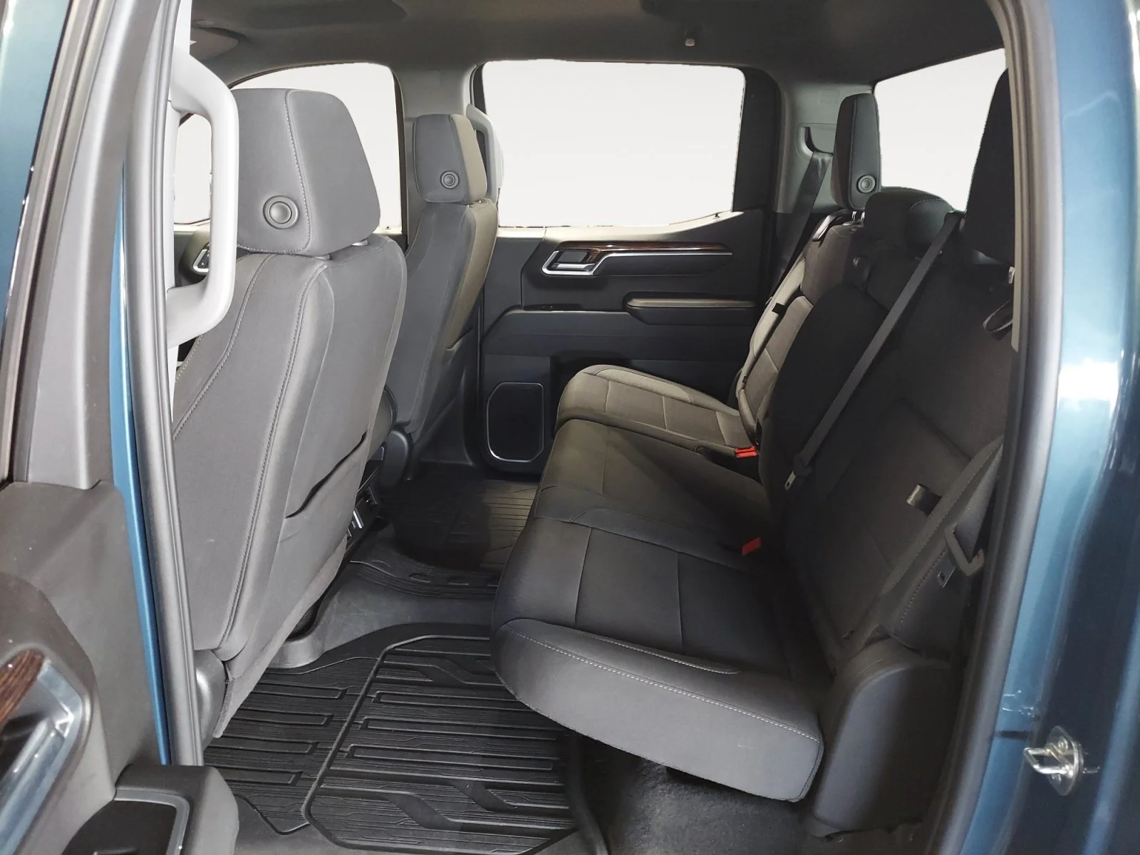 Used 2026 Downpour Metallic GMC Elevation image 24