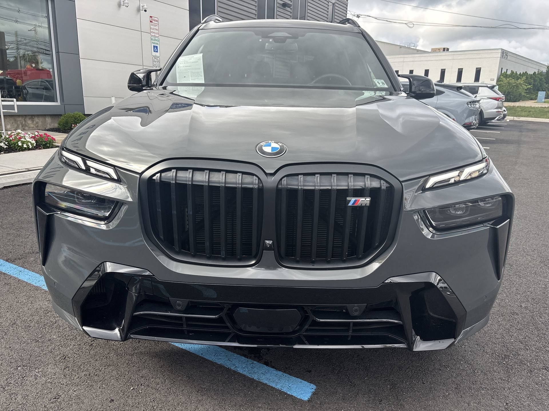 Used 2026 Gray BMW M60i image 28