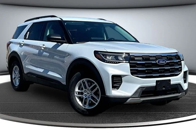 New 2026 Space White Metallic Ford Active image 2