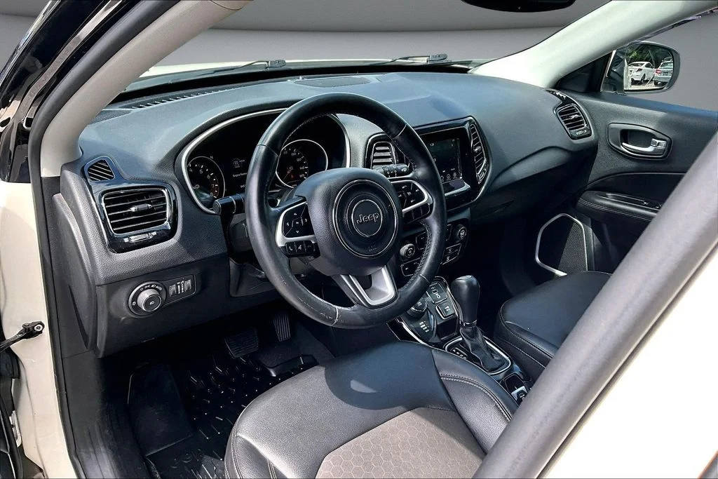 Certified Used 2019 White Jeep Latitude image 17