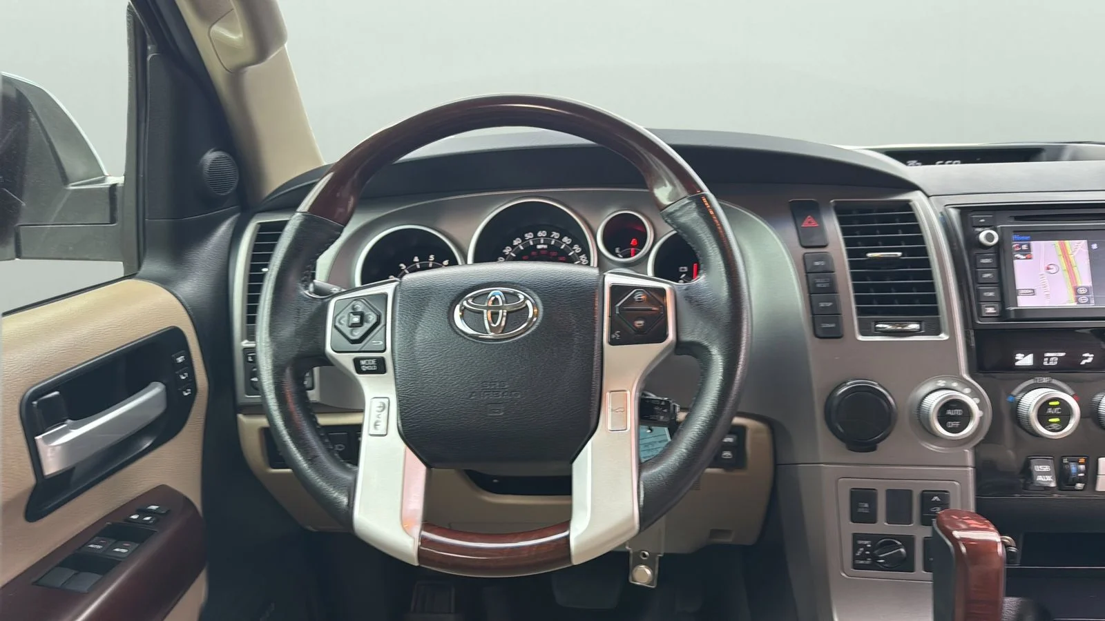 Used 2014 White Toyota Platinum image 12
