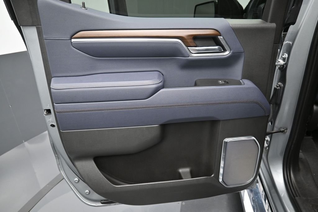 Used 2025 Gray Chevrolet High Country image 30