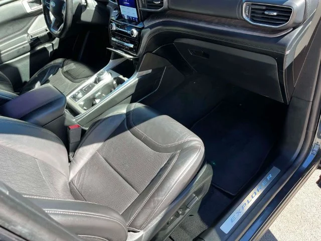 Certified Used 2022 Blue Metallic Ford Platinum image 25