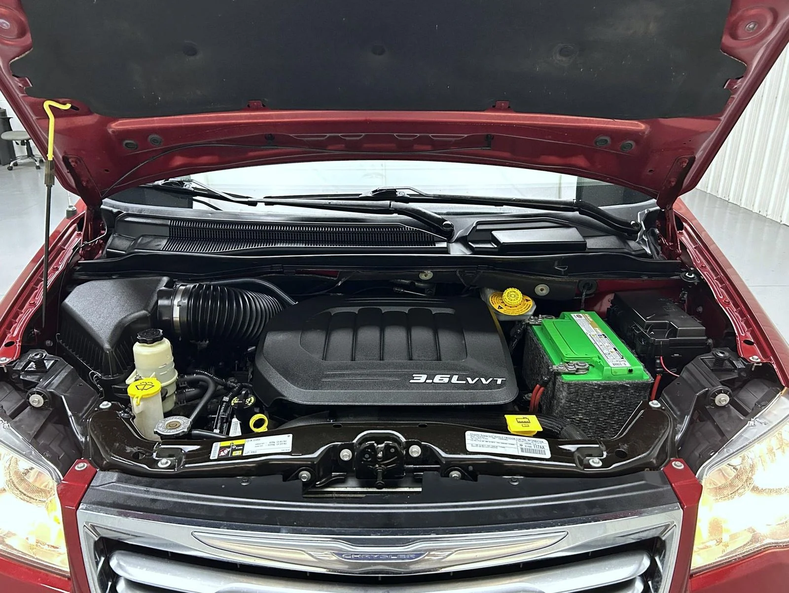 Used 2015 Red Chrysler Touring-L image 23