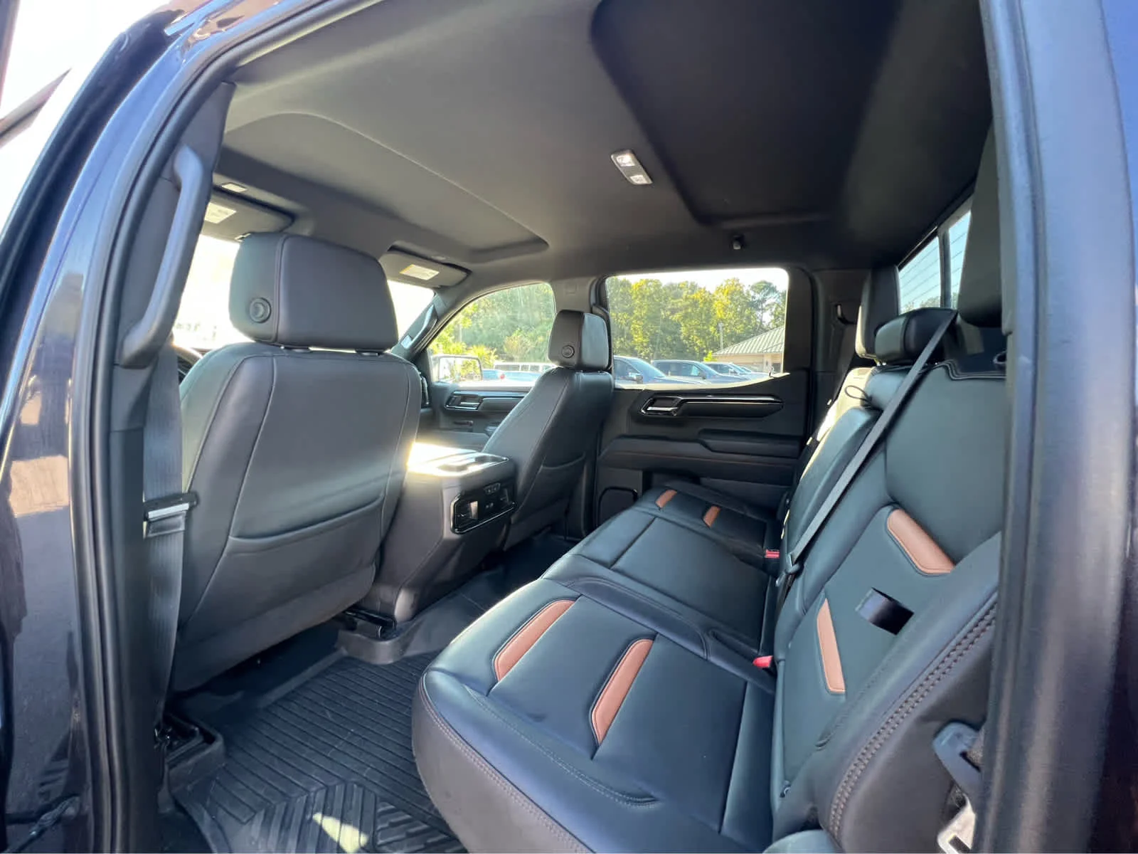 Used 2023 TITANIUM RUSH METALLIC GMC AT4 image 7