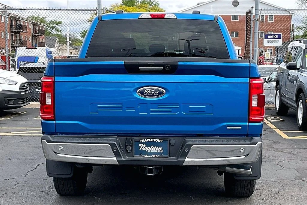 Used 2021  Ford XLT image 3