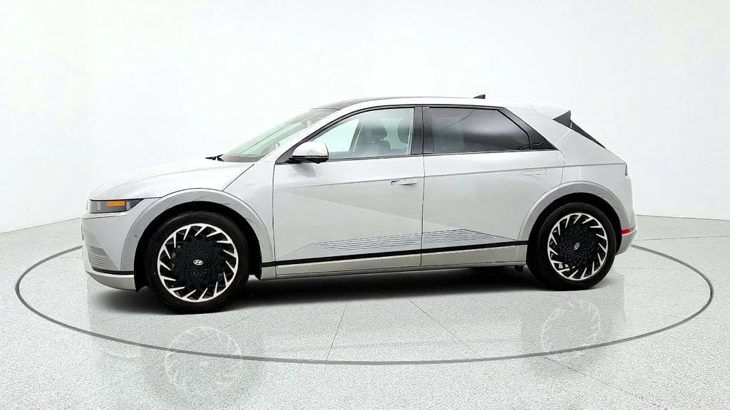 Used 2022 Cyber Gray Hyundai Limited AWD image 8
