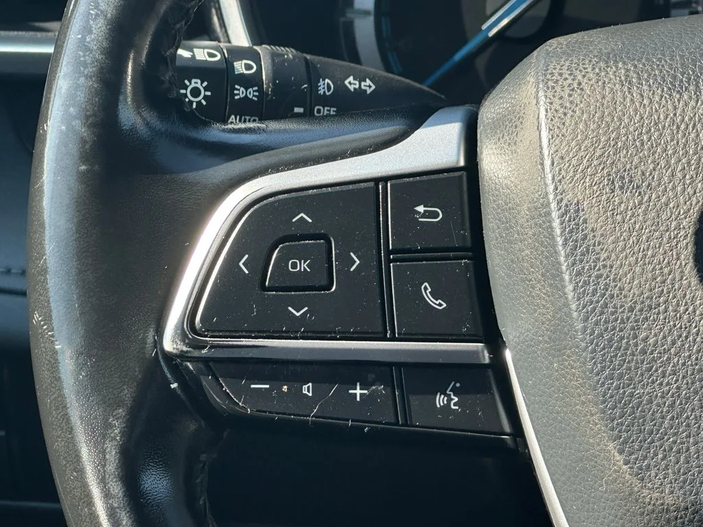 Used 2022 Black Toyota XLE image 21