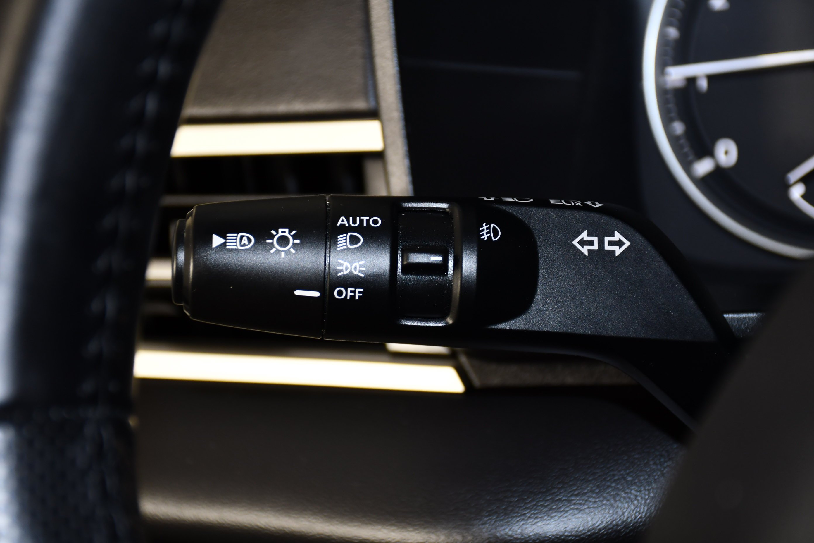 Certified Used 2024 Black Diamond Mitsubishi SE image 22