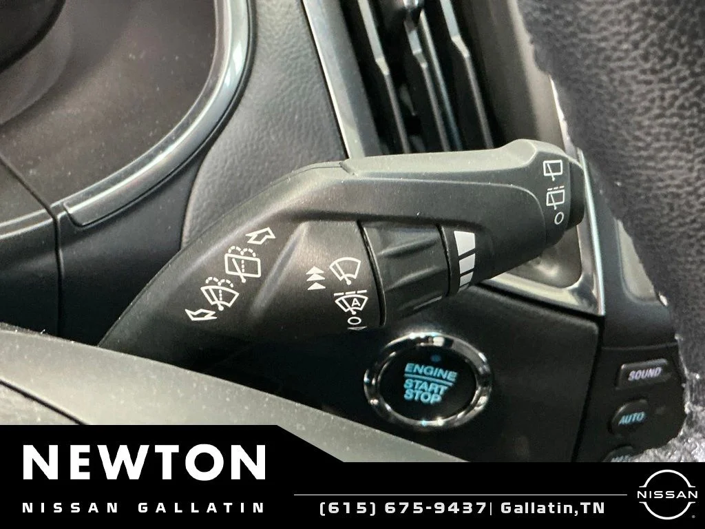 Used 2019 White Platinum Clearcoat Metallic Ford Titanium image 42