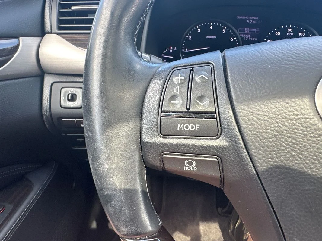 Used 2014  Lexus  image 19