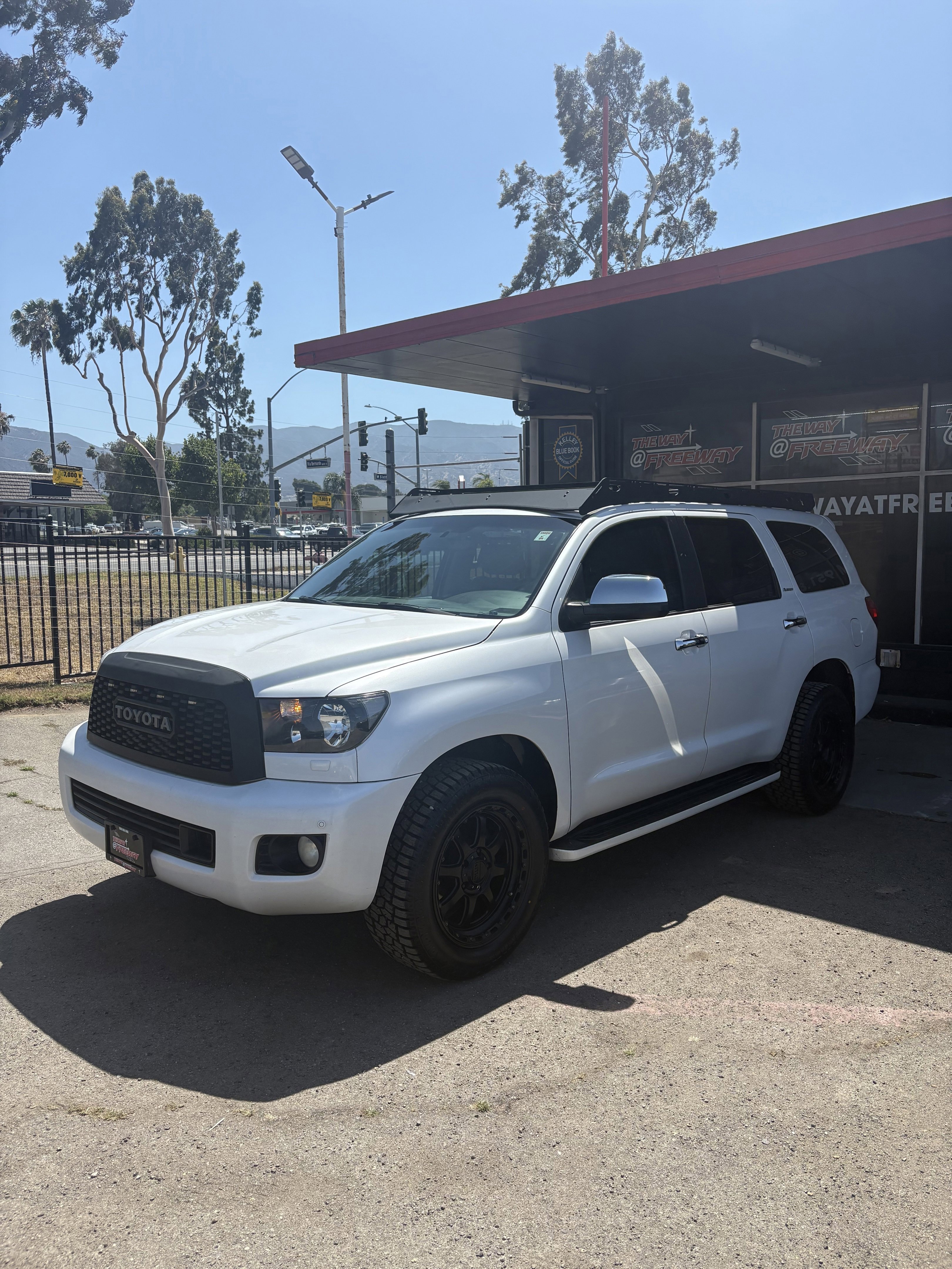 2008 Toyota Sequoia 5.7 Auto Platinum's photo
