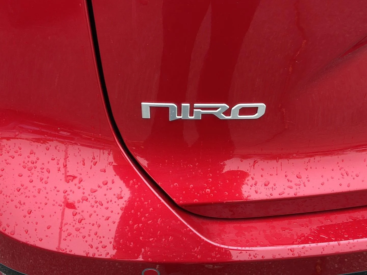 Used 2023 Runway Red Kia Wind image 18