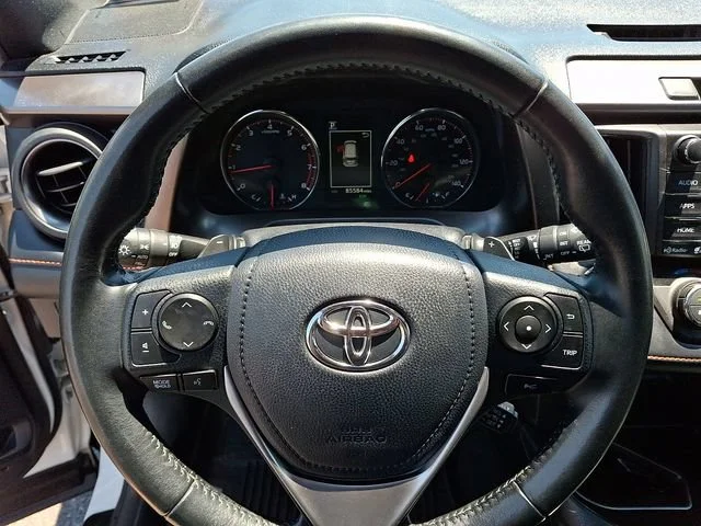 Used 2018 White Toyota SE image 20