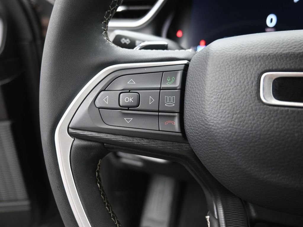 Used 2024 Gray Jeep Altitude image 6