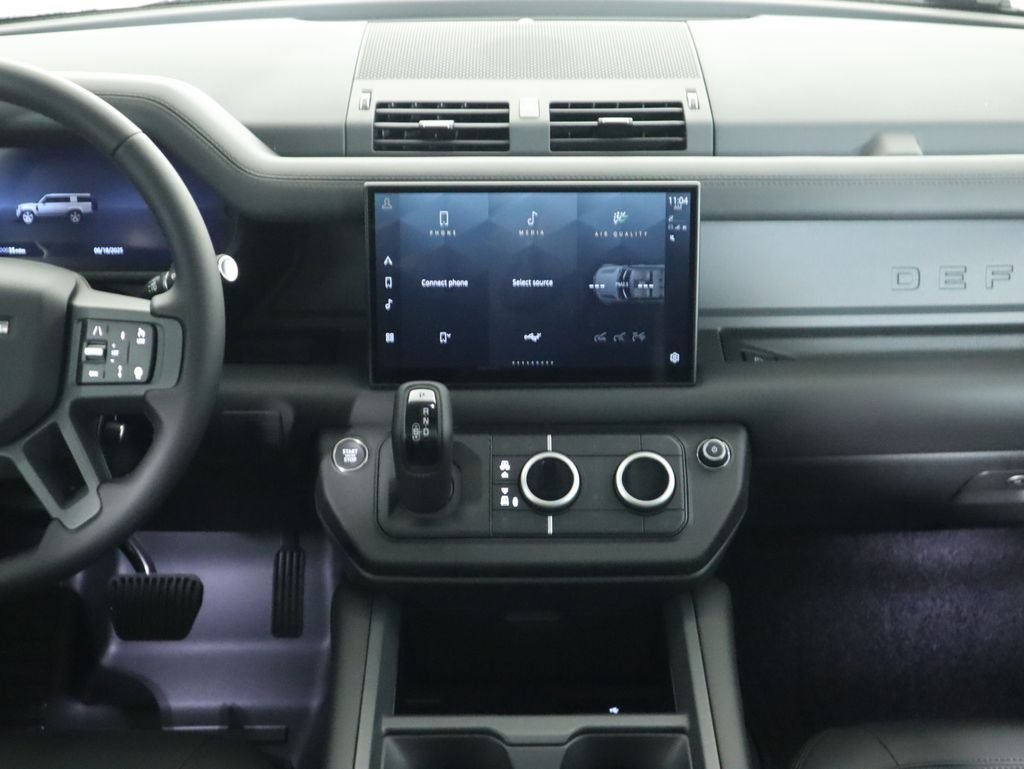 2025 Land Rover Defender S - Photo 15