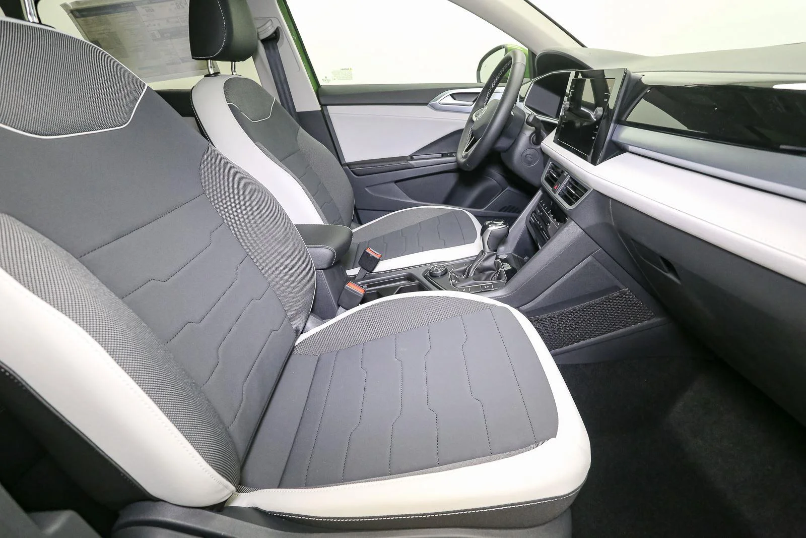 New 2026 Bright Moss Green Metallic Volkswagen SE image 13