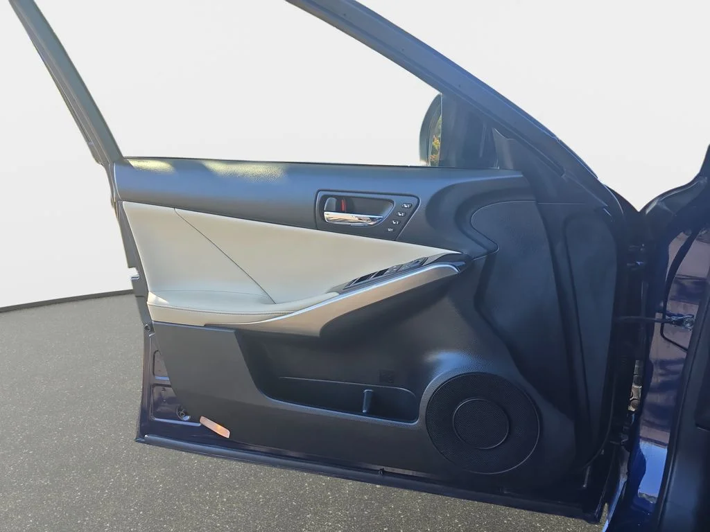 Used 2014  Lexus 250 image 29