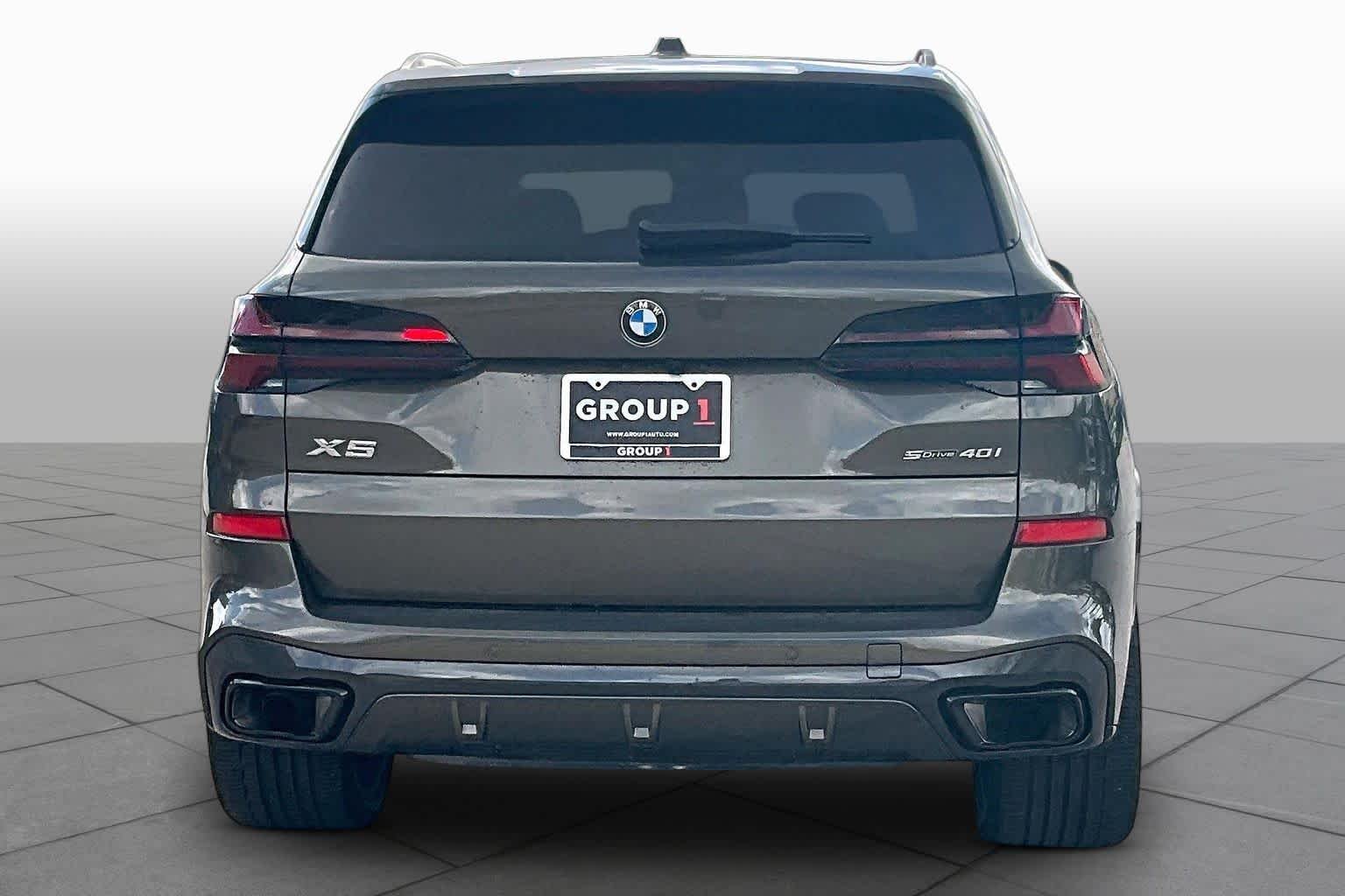 Used 2026 Manhattan Green Metallic BMW sDrive40i image 4