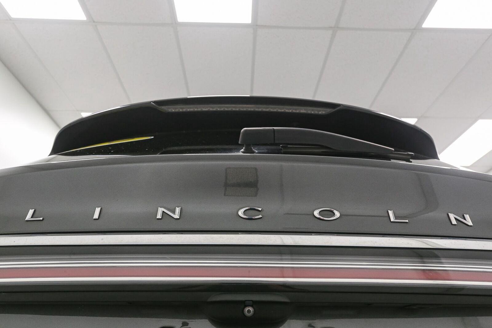 Used 2020 Magnetic Gray Lincoln Reserve image 12