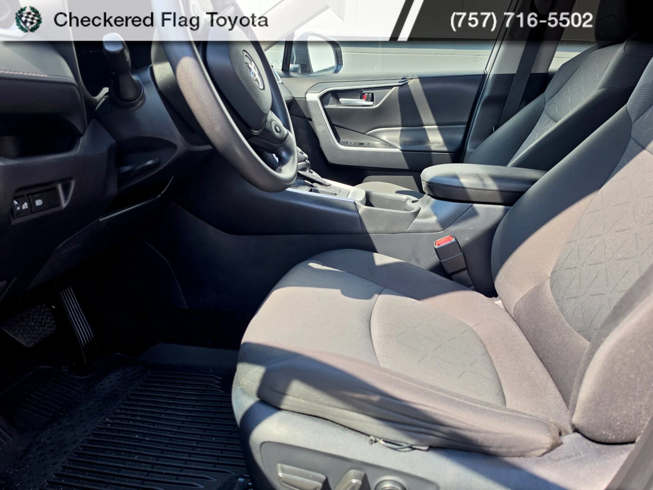 Used 2025 Silver Sky Metallic Toyota XLE image 14
