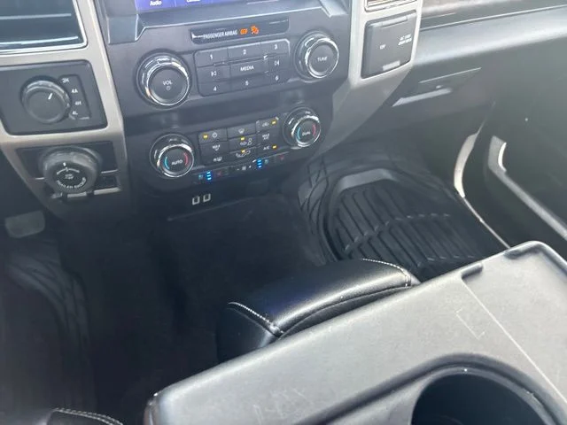 Certified Used 2020 Silver Ford Lariat image 31