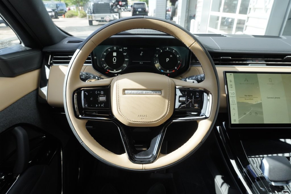 New 2026 Fuji White LAND ROVER Dynamic SE image 10