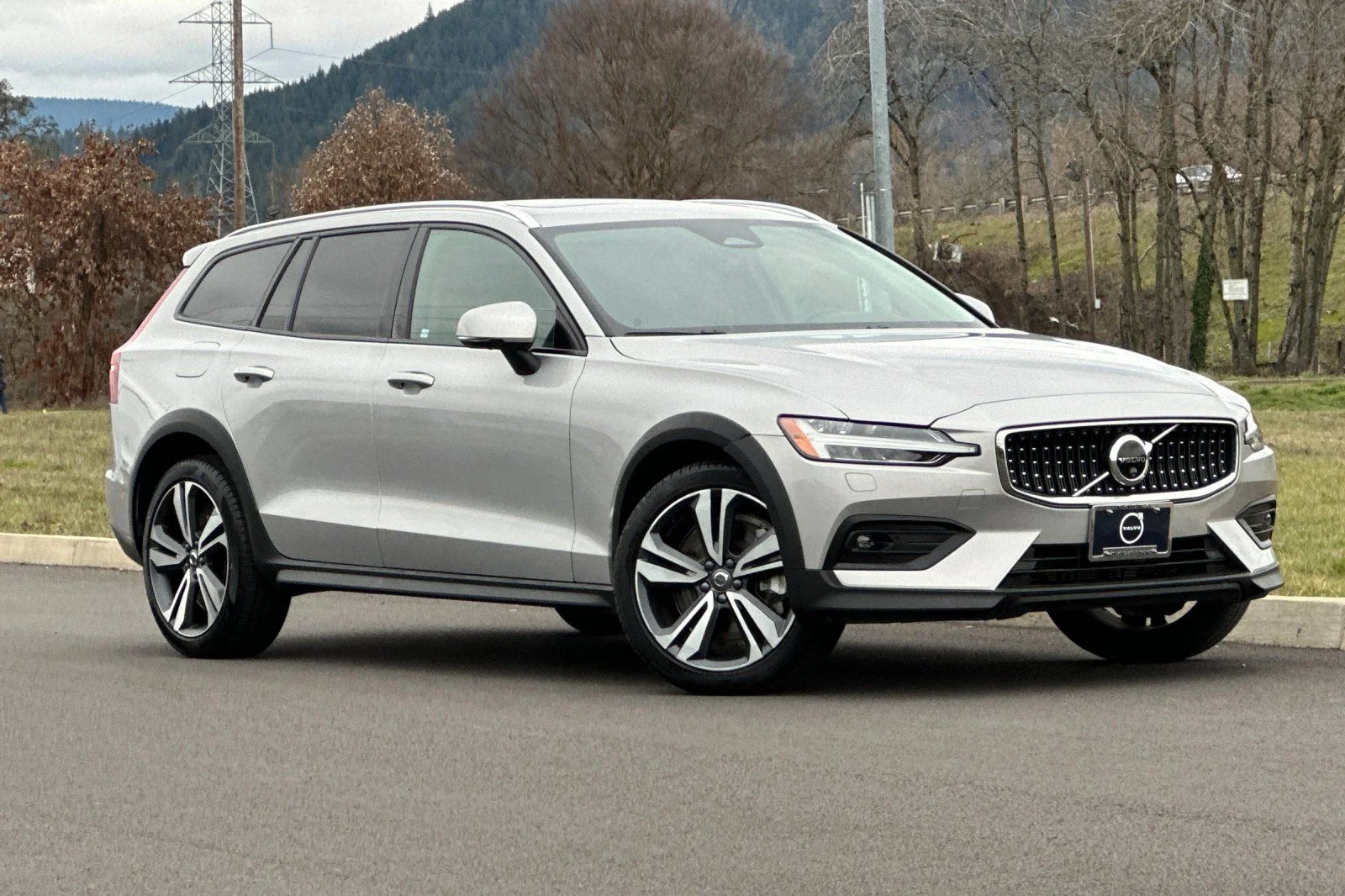 2025 Volvo V60 Cross Country B5 Plus AWD's photo