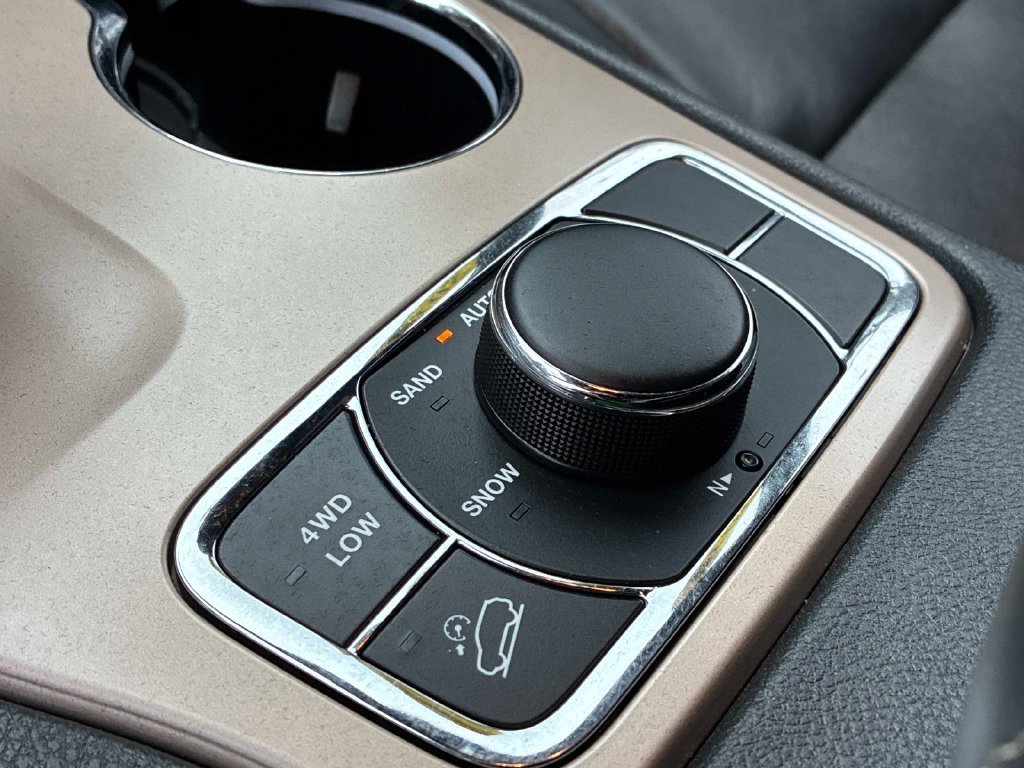 Used 2014 Black Jeep Limited image 30