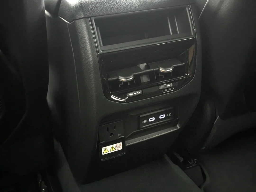 New 2026 White Jeep Altitude - - 4x4 - 20 Gloss Black Wheels - Remote Start - Capri Leatherette & More! image 27