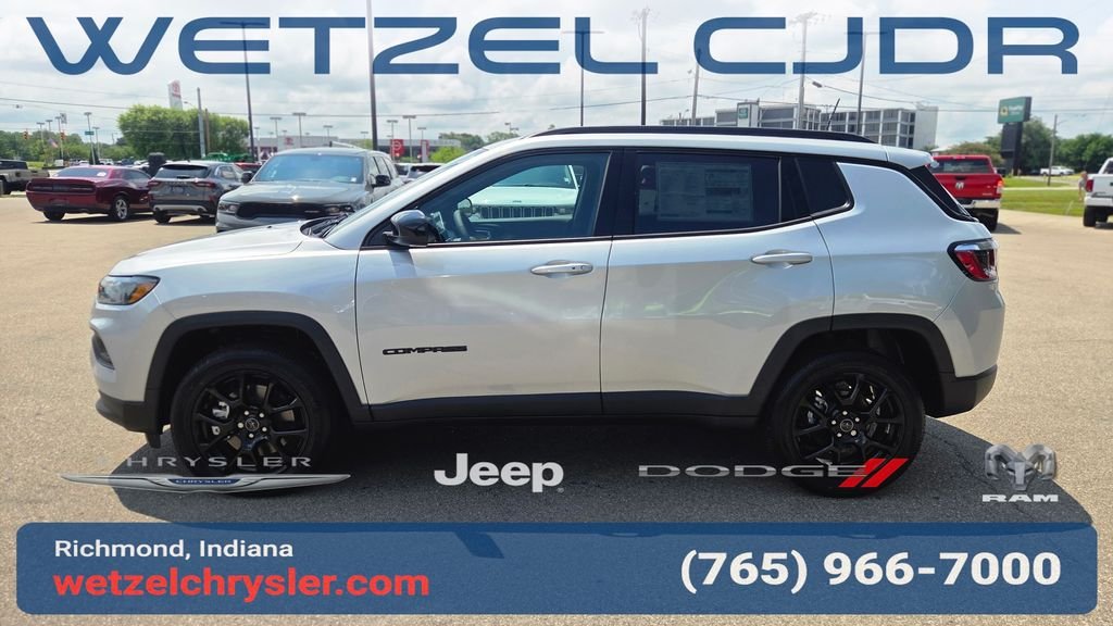 New 2026 Silver Zynith Metallic Clearcoat Jeep Latitude image 4