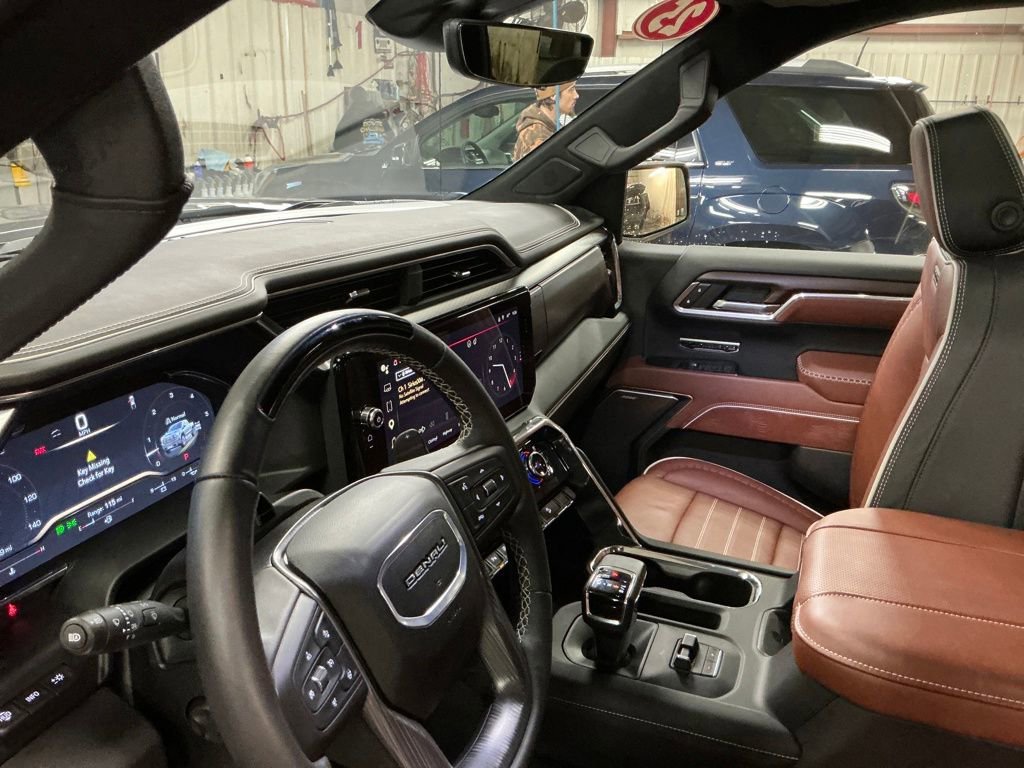 Used 2025 Onyx Black GMC Denali Ultimate image 18