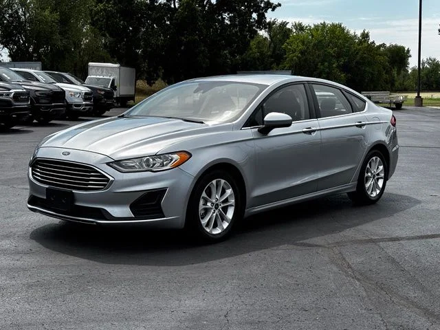 Used 2020 Silver Ford SE image 3