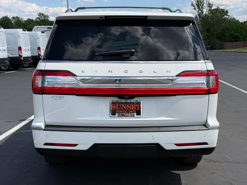 Used 2021 Pristine White Lincoln Reserve image 5