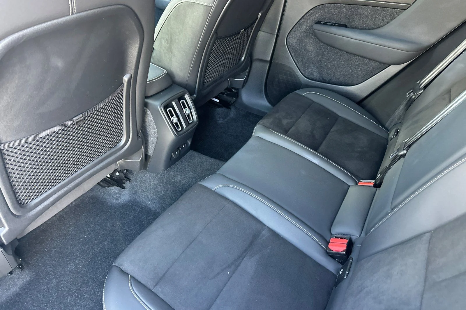 Certified Used 2023 Crystal White Volvo Ultimate image 5