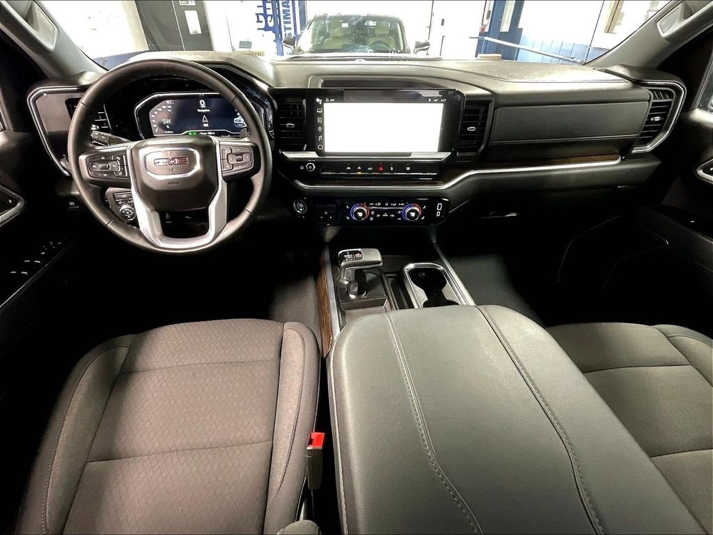 Used 2025 Gray GMC Elevation image 21