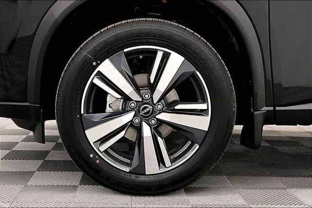 2025 Nissan Rogue SL - Photo 13