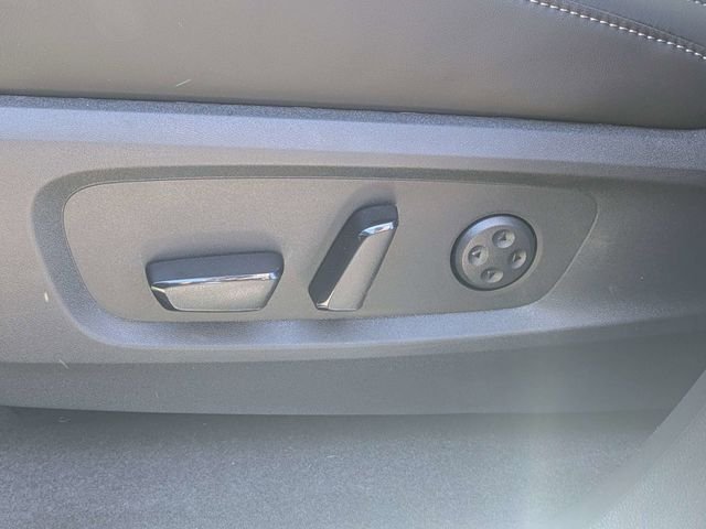 New 2027 MINERAL BLACK INFINITI Luxe FWD image 20