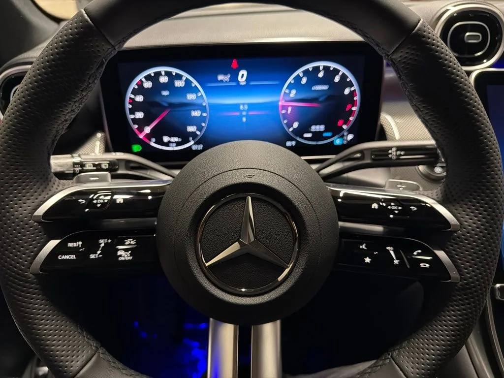 New 2027 White Mercedes-Benz GLC 300 image 14