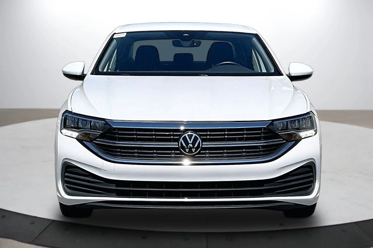 Used 2024 White Volkswagen 1.5T S image 3