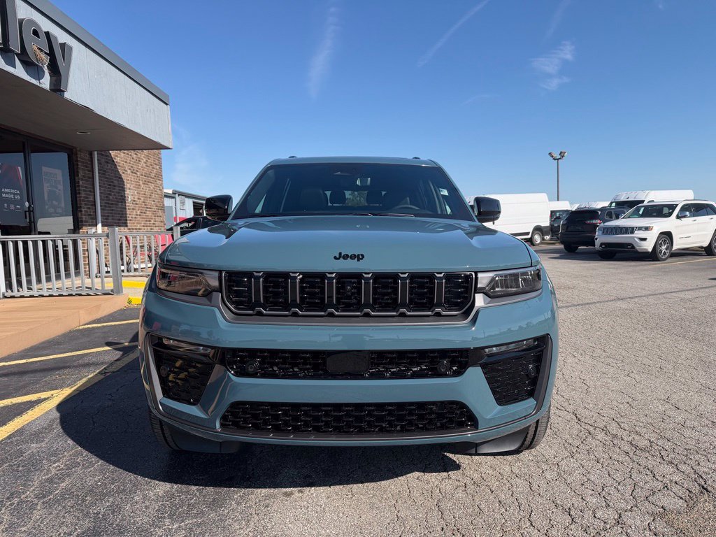 New 2027 Steel Blue Paint Jeep Limited Reserve image 3