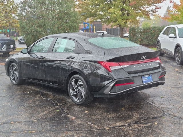 Used 2025 Black Hyundai SEL Sport image 5