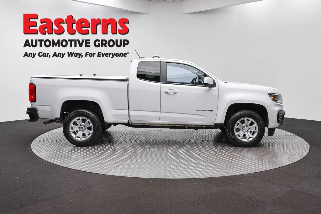 Used 2022 White Chevrolet LT image 4