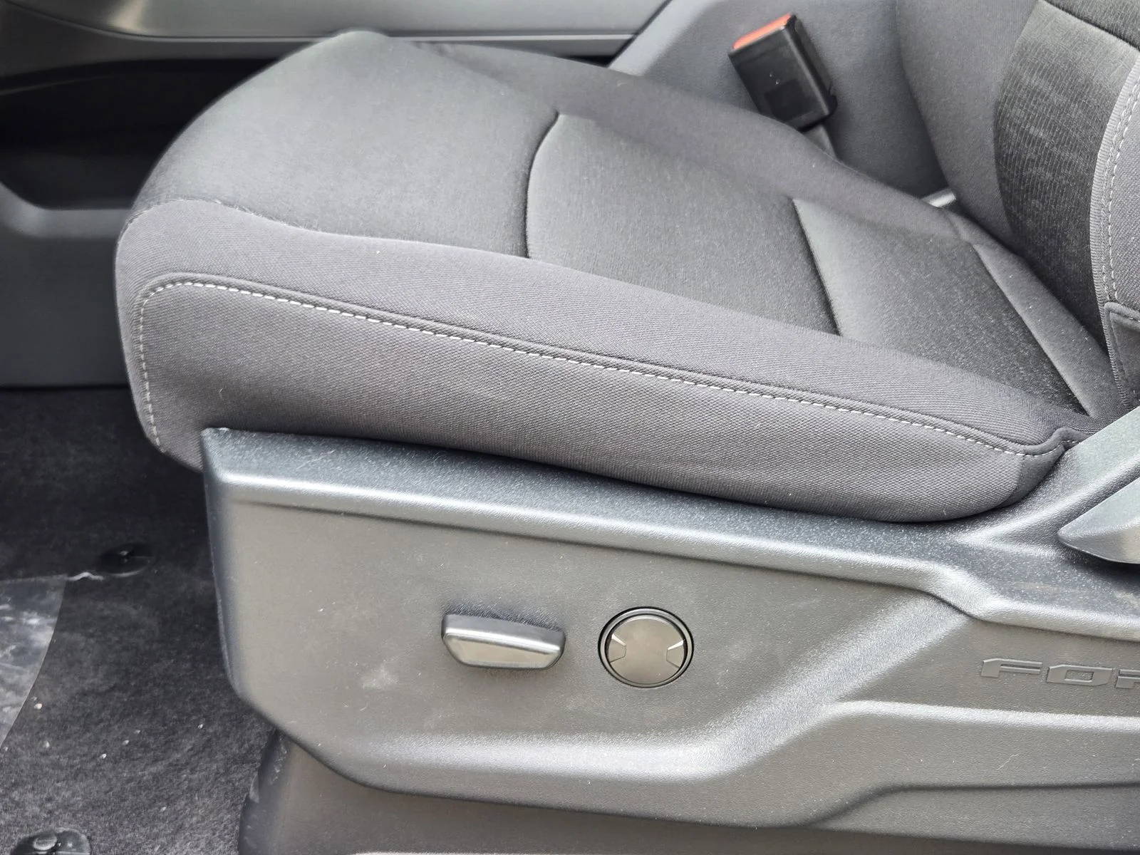 New 2026 Oxford White Ford XLT image 16
