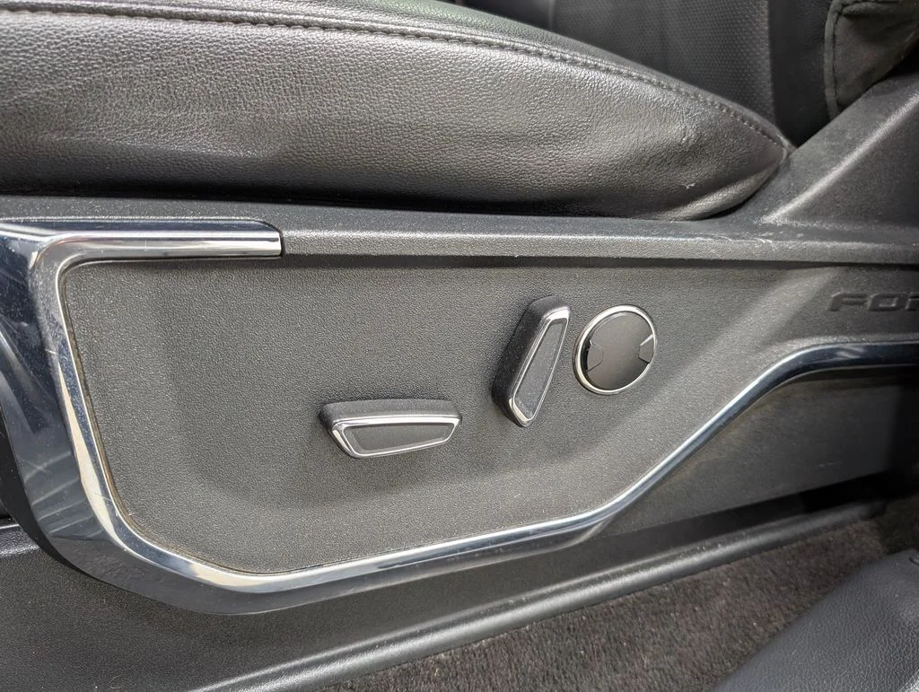 Used 2022 Antimatter Blue Metallic Ford Lariat image 16