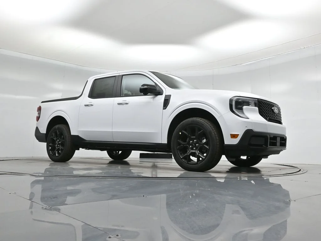 New 2026 Oxford White Ford Lariat image 3