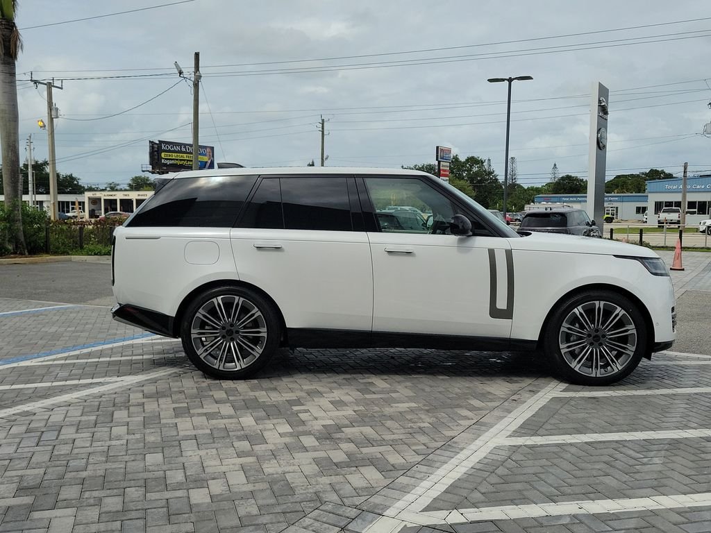 New 2026 Ostuni Pearl White Land Rover SE image 6