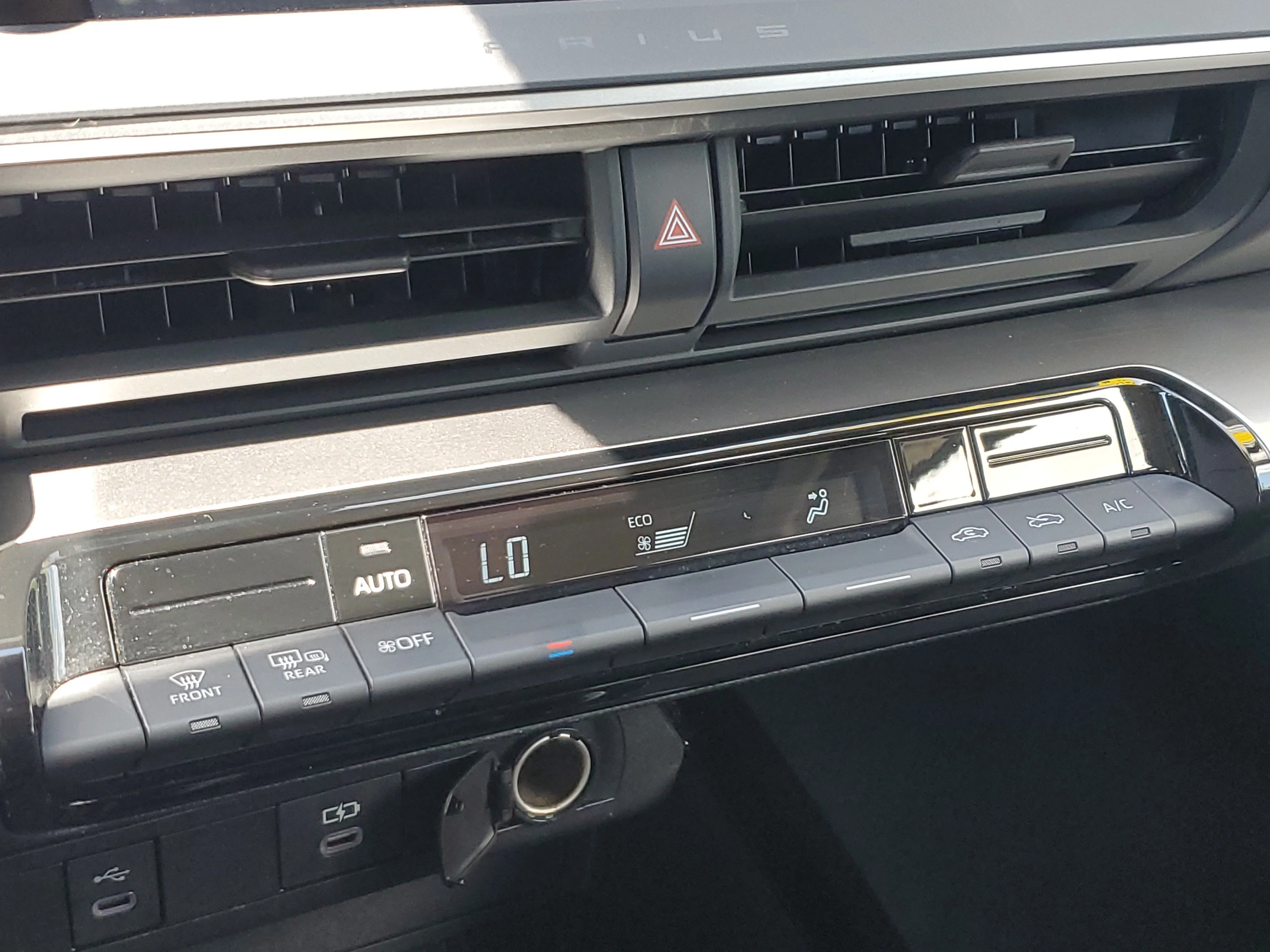 Certified Used 2024 Pearl Toyota LE image 28