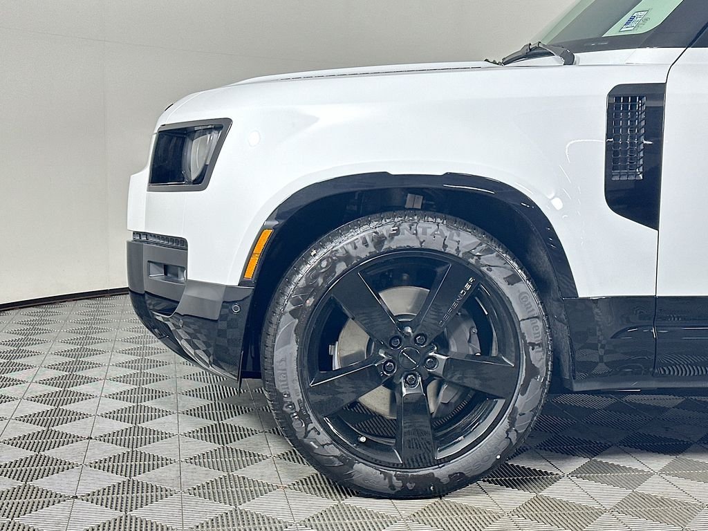 New 2026 Fuji White Land Rover X-Dynamic SE image 9