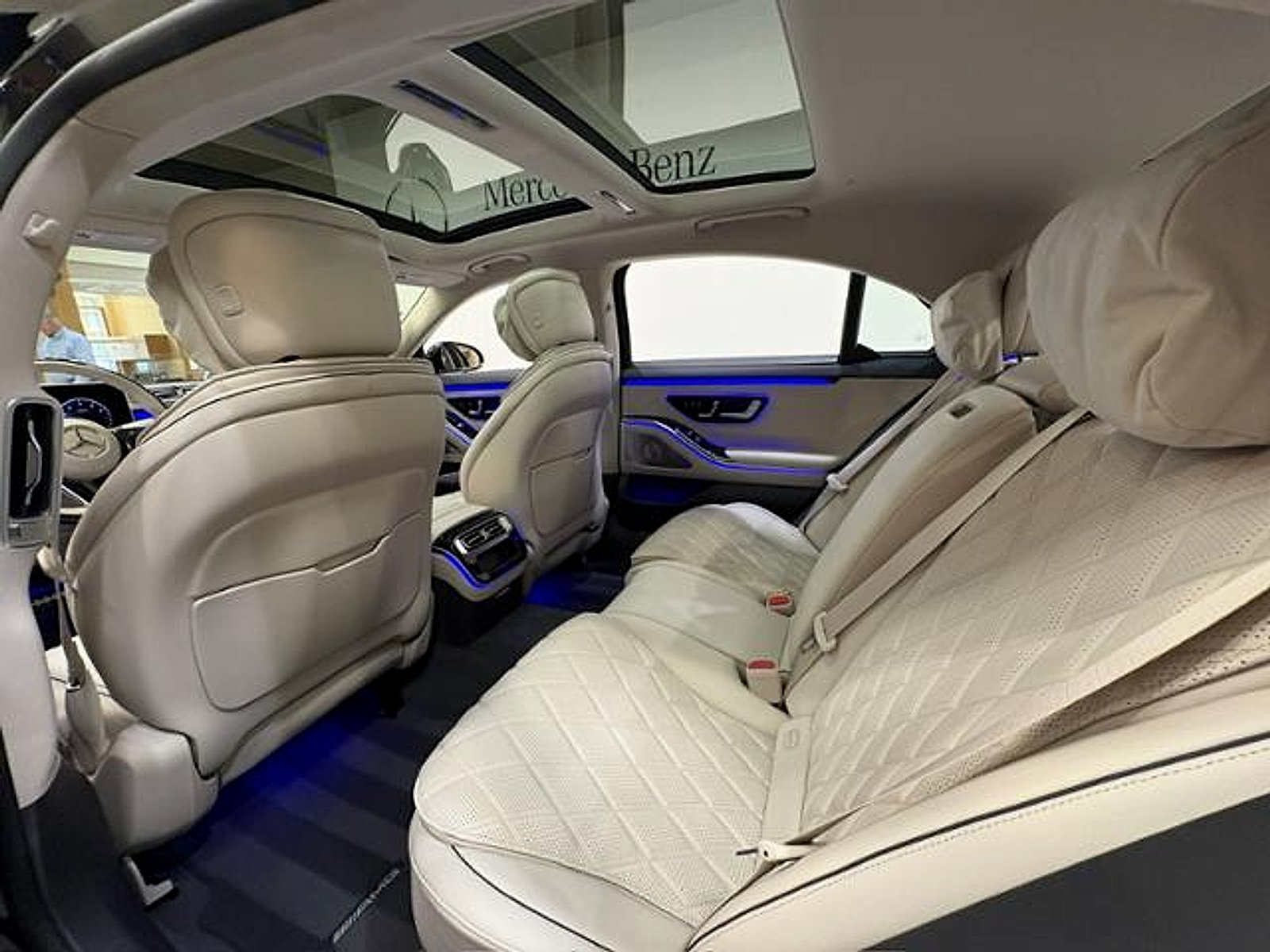 New 2026 Emerald Green Metallic Mercedes-Benz S 580 image 18